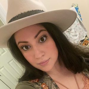 Meet your Posher, Diana